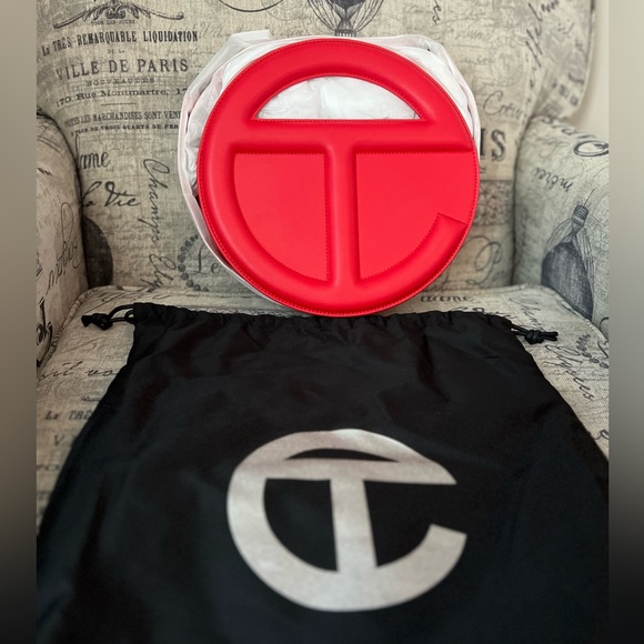 Authentic Telfar Round Circle Bag in Red (Unreleased Color!) - Picture 4 of 8